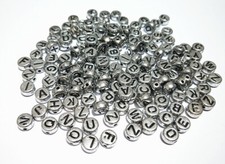 100pz misti Alfabeto / lettere di perline 7x3,5mm colore argento