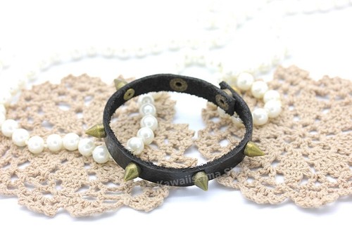 Bracciale pelle nero borchie