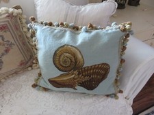 Splendido cuscino punto ago stile Aubusson blu oceano 3 conchiglie nautico