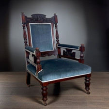 Antica sedia imbottita con braccioli poltrona poltroncina in legno noce ' 800 