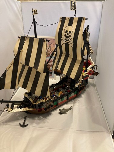 Lego pirates skull - lego,