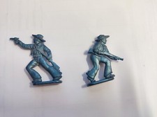 Coppia Soldatini semi-piatti forse Torgano Italy Cowboys In plastica alti 6 cm