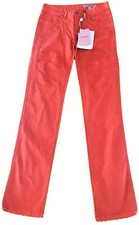 Pantaloni nuovi con etichette