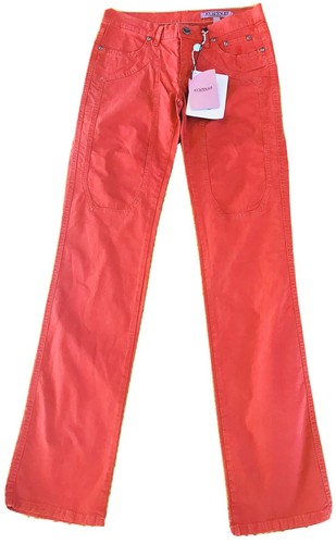 Pantaloni nuovi con etichette