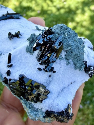 Neptunite white natrolite - on,