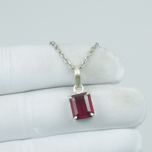 Collana con pietra - , nascita