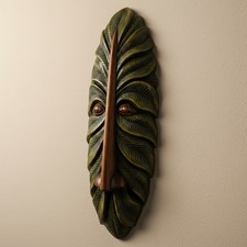 Maschera in legno intagliato a