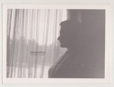 Profilo di giovane donna in