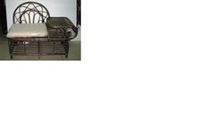 DIVANO IMBOTTITO PORTARIVISTE