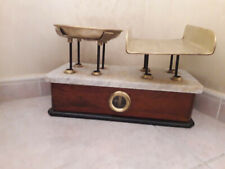 Bilancia originale restaurata in noce nazionale, con piatti in ottone 900