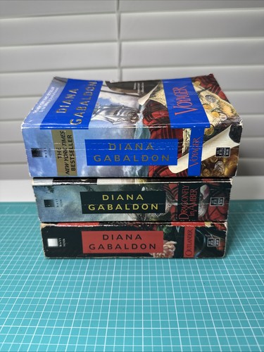 Outlander series pb book - outlander,