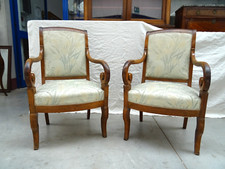 Coppia di poltrone in noce