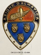 AZIONE DALMATICA DISTINTIVO ASSOCIAZIONE VOLONTARI DI GUERRA MOD. IN ARGENTO