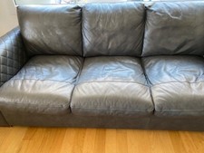 divano in pelle usato. 2,30mt x 1,05 mt + 2 poltrone 1,10mt x 1,05mt 