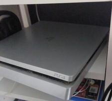 play station 4 slim usata