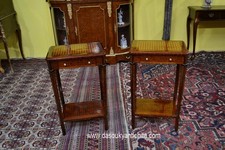 Coppia di tavolini-comodini da