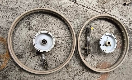 Roue repeinte motobecane 125 - roue,