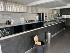 3 banconi bar , misura 2,5m, refrigerati, con retro banco e pedana 