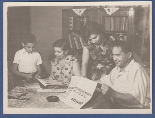 Famiglia sovietica che - , legge