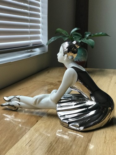 Elegante statuina ballerina