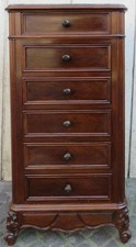 050407 Comodino alto da centro   in radica di noce . Italia '800. Restaurato