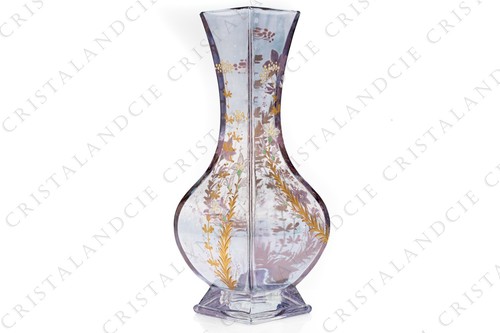 Vase aux fleurs émaillées