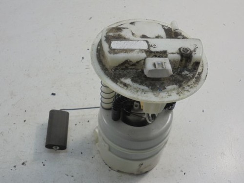 Pompa carburante nel - , serbatoio