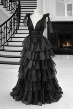 Abito a strati in tulle nero