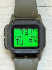 Orologio da polso digitale Nixon Regulus Olive - orologio con resistenza all'acqua 100 m