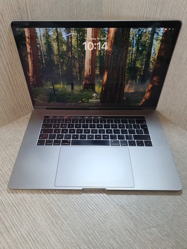 A1990 2018 apple macbook - a1990, pro