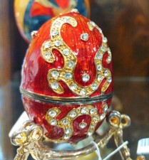 Uovo Stile Fabergé Da Collezione rosso e oro