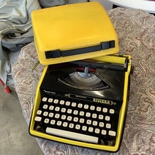 MACCHINA DA SCRIVERE MANUALE     Marca REMINGTON  Riviera