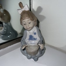 NAO Lladro 1075 "Soup Time"