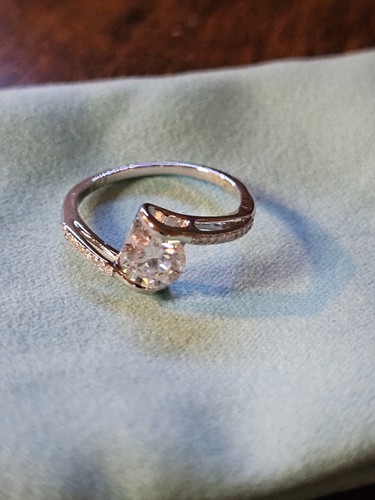 Anello solitario bypass taglio
