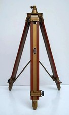 Antico treppiede da terra