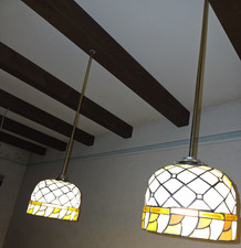 Coppia di lampadari in sospensione tipo Tiffany. Per taverna, zona country. Top!