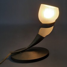 Lampada Da Tavolo Ottone Vetro Satinato A Forma Di Corno Design Modernista 1960