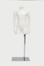 Manichino busto bambino di colore bianco opaco per foto e-commerce