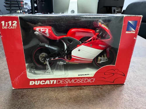 Ducati desmosedici troy - ducati,