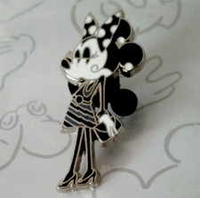 Spilla Minnie Mouse in gonna a