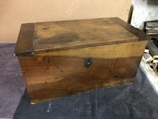 Antico Baule in Legno Noce