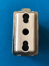 BTICINO MAGIC presa bipasso