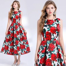 Abito Bianco Con Rose Rosse