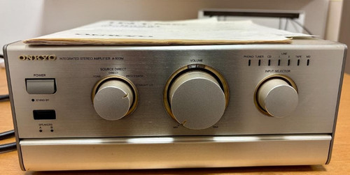 Classico amplificatore - un,