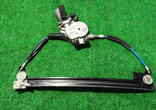 Alzacristallo anteriore sx  per Alfa Romeo 147 , 5 porte. Cod.: 46751871 .