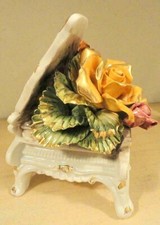 Scultura piano a coda in porcellana Capodimonte fatta a mano sopramobile h 23 cm