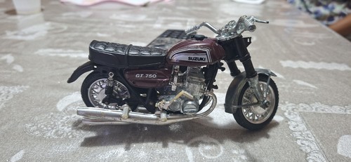 Suzuki 750 modellino - suzuki,