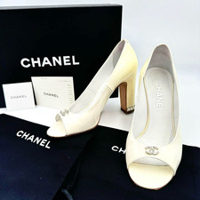 Scarpe da donna CHANEL décolleté bianche con perle tacco grosso logo CC taglia US 6