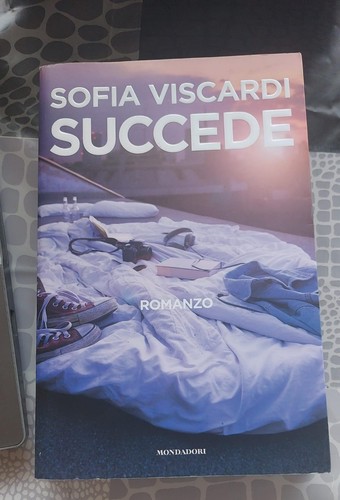 Libro succede sofia viscardi - libro,