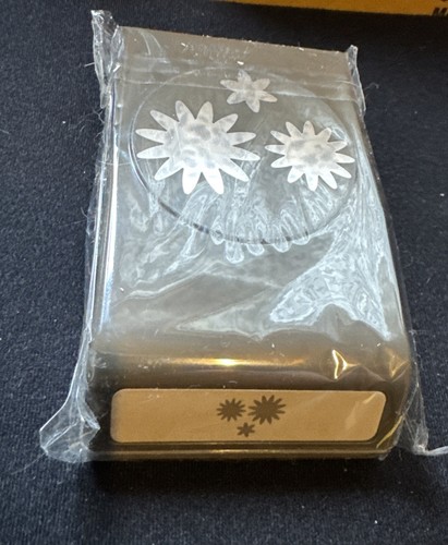 Stampin paper punch blossom - up,